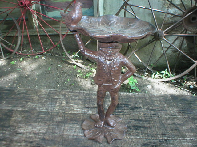 FROG BIRDFEEDER WATERER CAST IRON