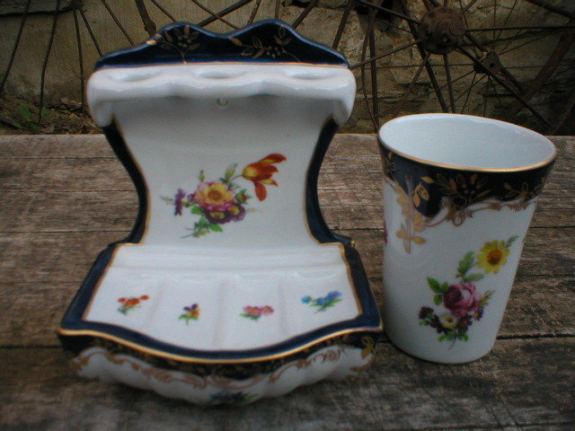 PORCELAIN BATHROOM ACCESSORY SET GLASS COLLECTIBLE NR