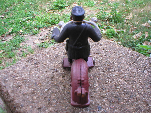POLICEMAN ON MOTORCYCLE FRONT WHEEL CLACKER P