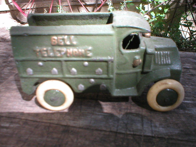 CAST IRON GREEN BELL TELLEPHONE TRUCK IRONWARE DECOR T