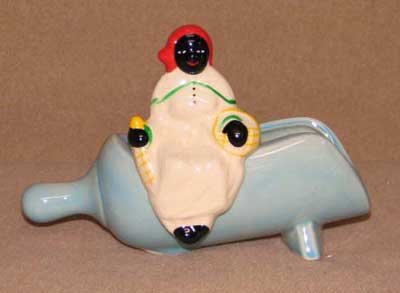 BLACK AMERICANA PORCELAIN BLUE SCOOP W/MAMMY B