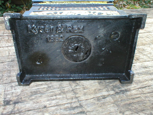CAST IRON ORGAN GRINDER BANK DOG CAT