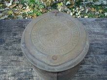 ONE DEERE & MANSUR COMPANY CAST IRON PLANTER TOP ON PLANTER BOX