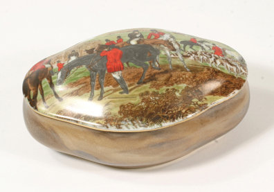 UNIQUE SHAPED PORCELAIN ENGLISH HUNT SCENE BOX E