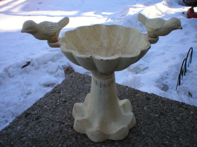 SMALL CAST IRON OFF WHITE BIRD BATH B
