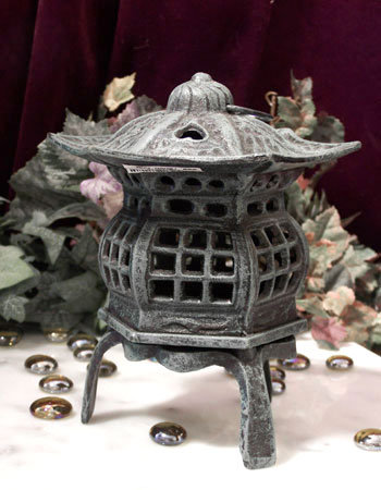 CAST IRON FOOTED PAGODA LANTERN IRONWARE DECOR P