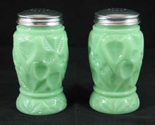 JADE JADITE JADEITE STRAWBERRY DESIGN SALT PEPPER SHAKERS