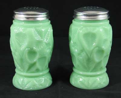 JADE JADITE JADEITE STRAWBERRY DESIGN SALT PEPPER SHAKERS