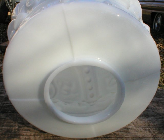 WHITE CROWN GASOLINE MILK GLASS GAS PUMP GLOBE