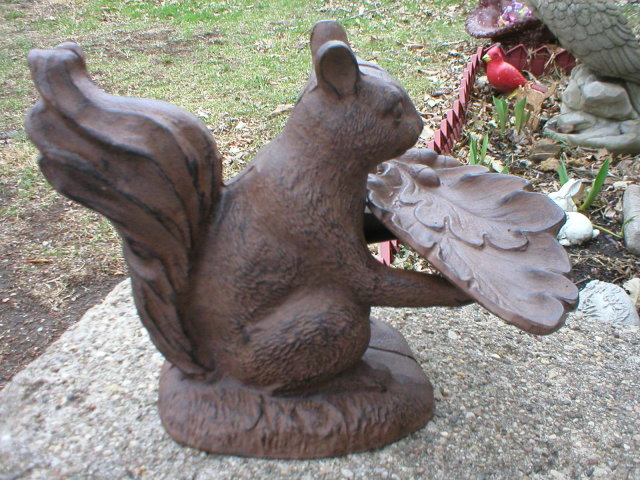 SQUIRREL BUTLER CAST IRON