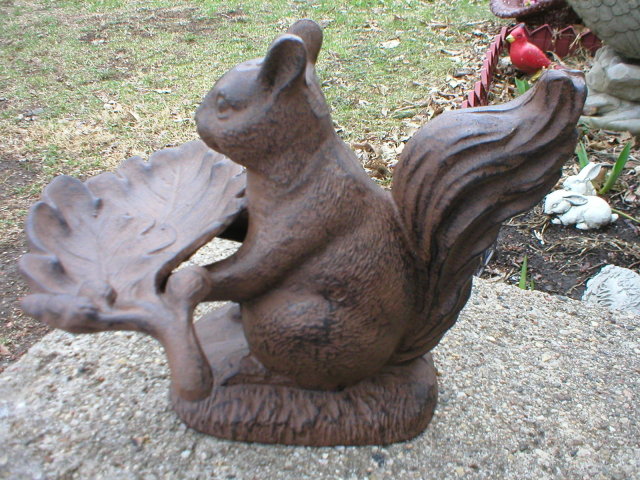 SQUIRREL BUTLER CAST IRON