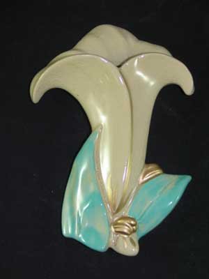 PORCELAIN LILY WALL POCKET P