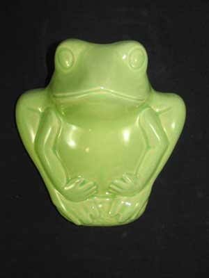GREEN PORCELAIN FROG WALL POCKET P