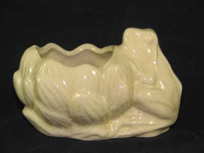 PORCELAIN WHITE FROG ON LILY PLANTER B