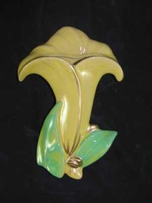 PORCELAIN YELLOW LILY WALL POCKET P