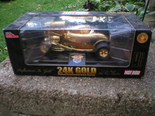 1932 1:24 FORD ROADSTER 24K Gold
