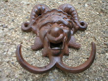 CAST IRON MOUNTAIN MAN DOUBLE HOOK M
