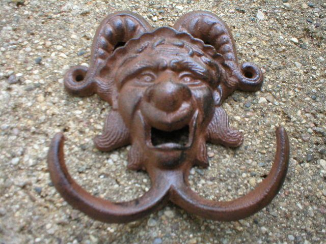CAST IRON MOUNTAIN MAN DOUBLE HOOK M