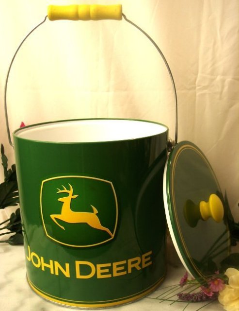 JOHN DEERE INSULATED METAL ICE BUCKET C
