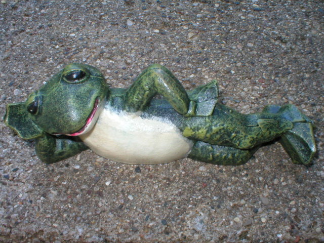 CAST IRON LAYING FROG DOORSTOP HOME GARDEN DECOR