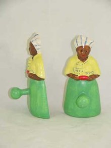 PORCELAIN GREEN MAMMY WALL HANGER