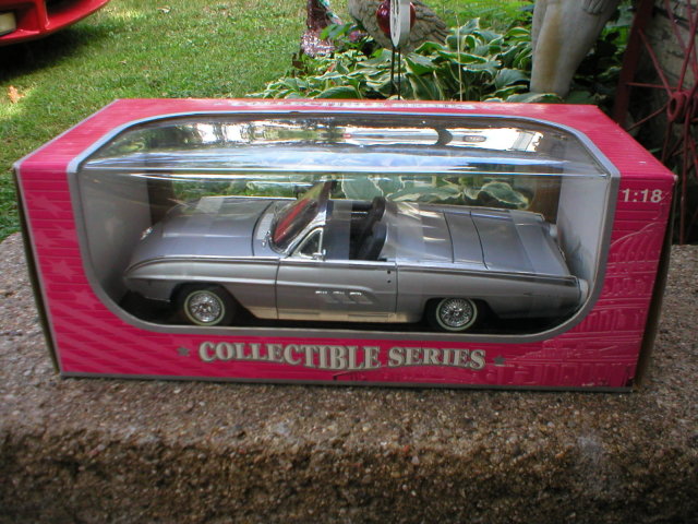 1:18 DIECAST SILVER THUNDERBIRD CONVERTIBLE