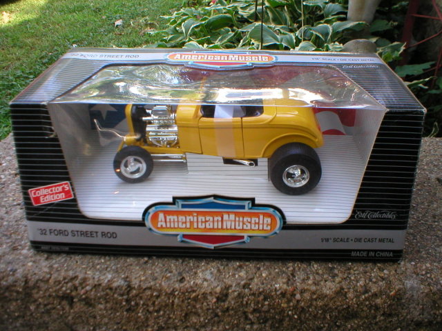 AMERICAN MUSCLE 1:18 32 FORD STREET ROD