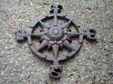 CAST IRON NAUTICAL ROSE COMPASS WALL PLAQUE C