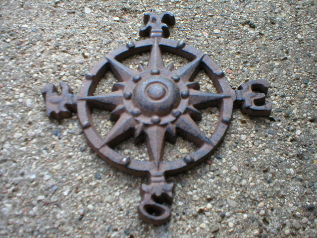 CAST IRON NAUTICAL ROSE COMPASS WALL PLAQUE C