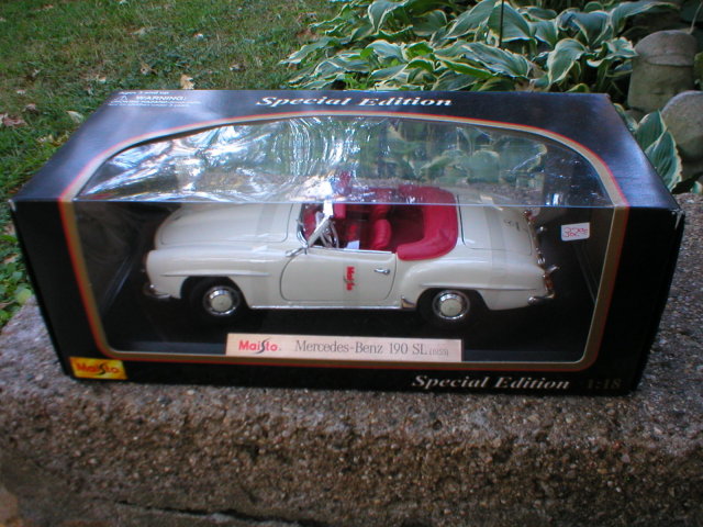 1955 1:18 MERCEDES-BENZ 190SL WHITE CONVERTIBLE