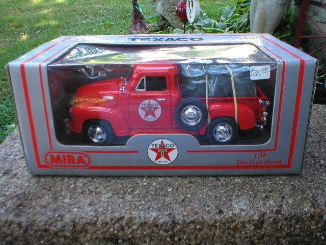 1953 1:18 RED CHEVROLET TEXACO PICKUP