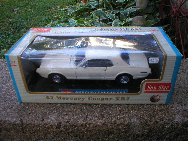 1967 1:18 DIECAST WHITE MERCURY COUGAR XR7