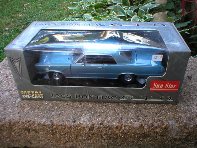 1965 1:18 DIECAST BLUE PONTIAC GTO P