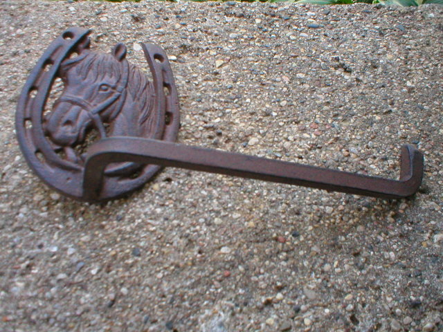 CAST IRON HORSESHOE TOILET PAPER HOLDER H