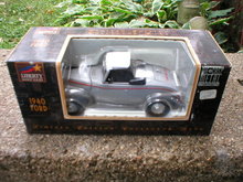 GRAY DIECAST 1940 FORD CONVERTIBLE