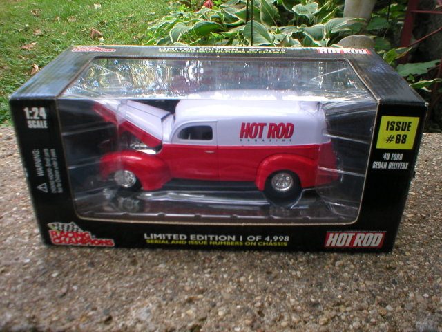 RACING CHAMPIONS 1:24 1940 FORD SEDAN DELIVERY