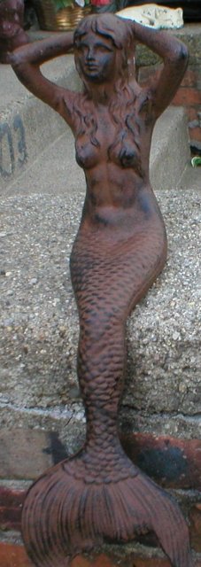 CAST IRON SITTING MERMAID HOME DECK GARDEN DECOR M