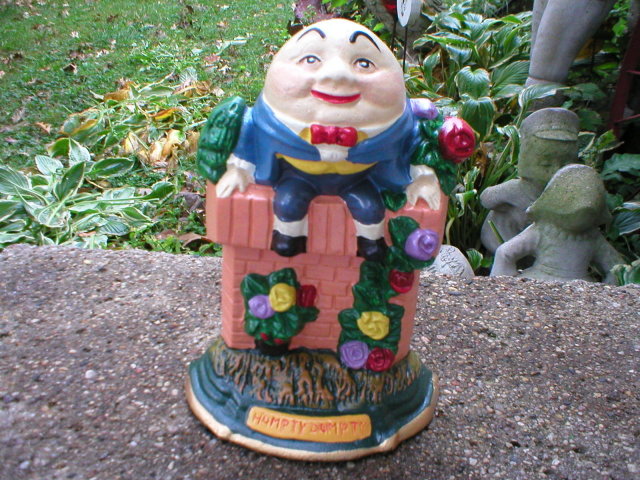 CAST IRON HUMPTY DUMPTY SITTING ON WALL DOORSTOP H