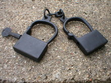 ANTIQUE VINTAGE STYLE CAST IRON HAND CUFFS H