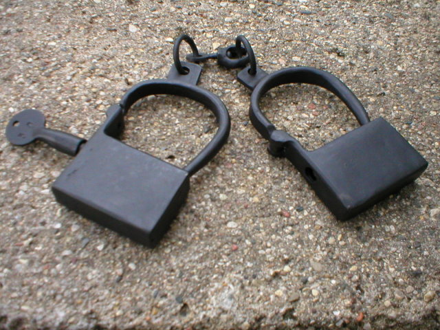 ANTIQUE VINTAGE STYLE CAST IRON HAND CUFFS H