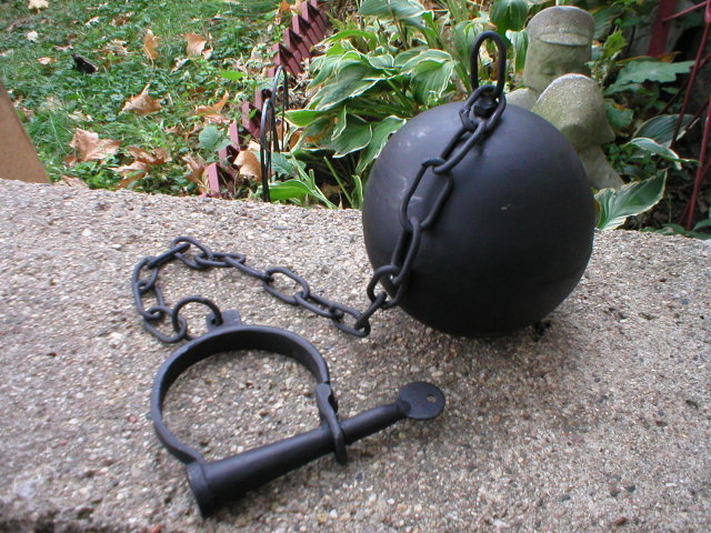 ANTIQUE VINTAGE STYLE LEG CUFFS BALL & CHAIN H