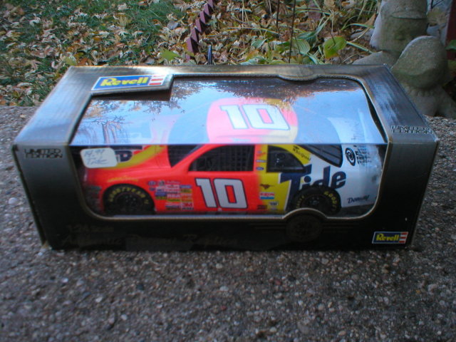 REVELL 1:24 DIECAST RICKY RUDD #10 NASCAR TIDE CAR
