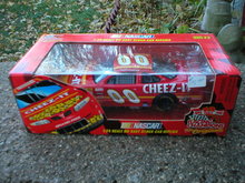 RACING CHAMPIONS CHEEZE-IT 1:24 LARRY PEARSON