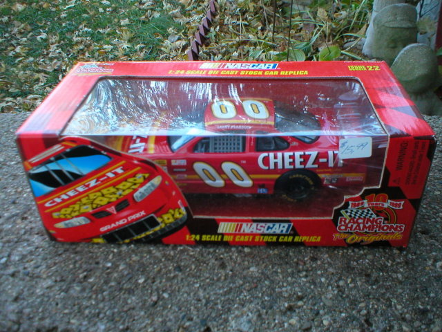 RACING CHAMPIONS CHEEZE-IT 1:24 LARRY PEARSON