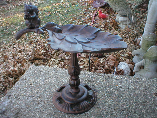 CAST IRON SQUIRREL BIRD FEEDER HOME GARDEN DECOR M