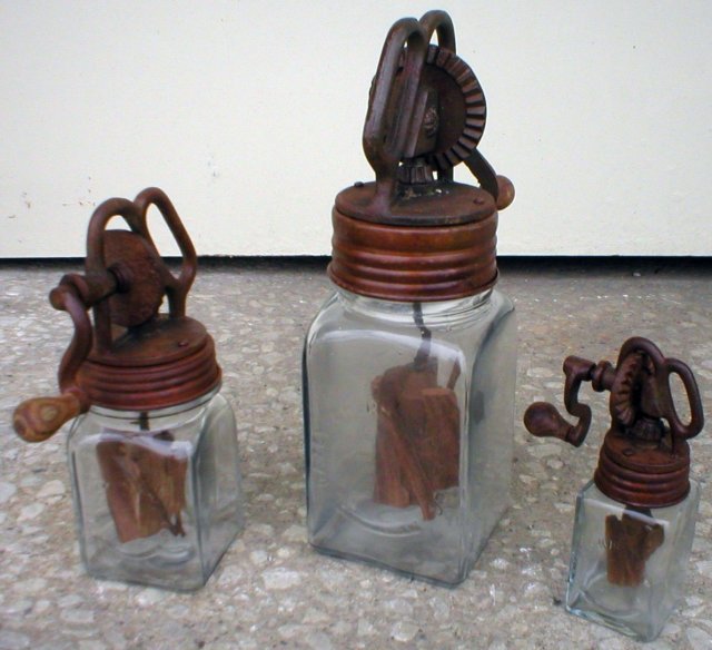 DAZEY BUTTER CHURNS ONE SET 3