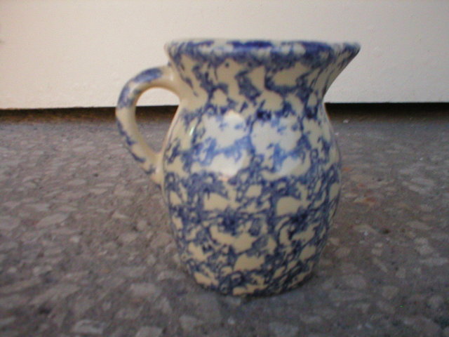RANSBOTTOM ONE PINT SPONGEWARE PITCHER