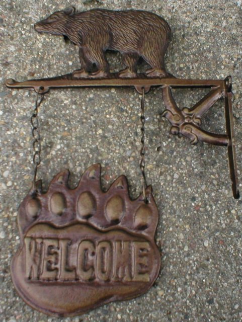 BEAR WELCOME SIGN WALL MOUNT B
