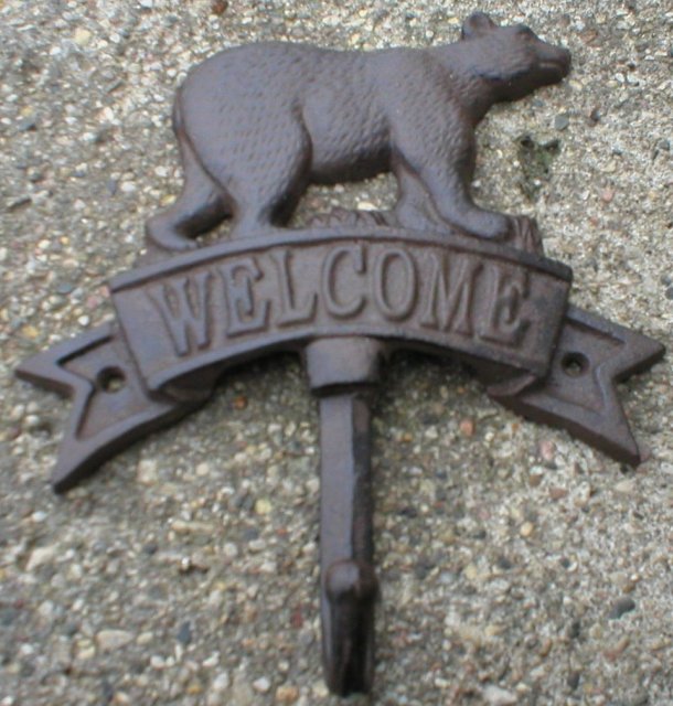 BEAR WELCOME SINGLE HOOK CAST IRON WALL MOUNT B