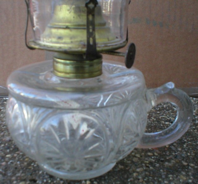 ANTIQUE OIL LAMP VINTAGE LANTERN FINGER LAMPS O
